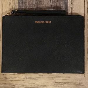 Almost brand new Michael Kors Wristlet!!